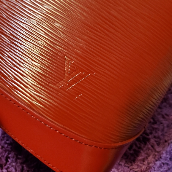 Louis Vuitton Epi Alma GM - Picture 14 of 16